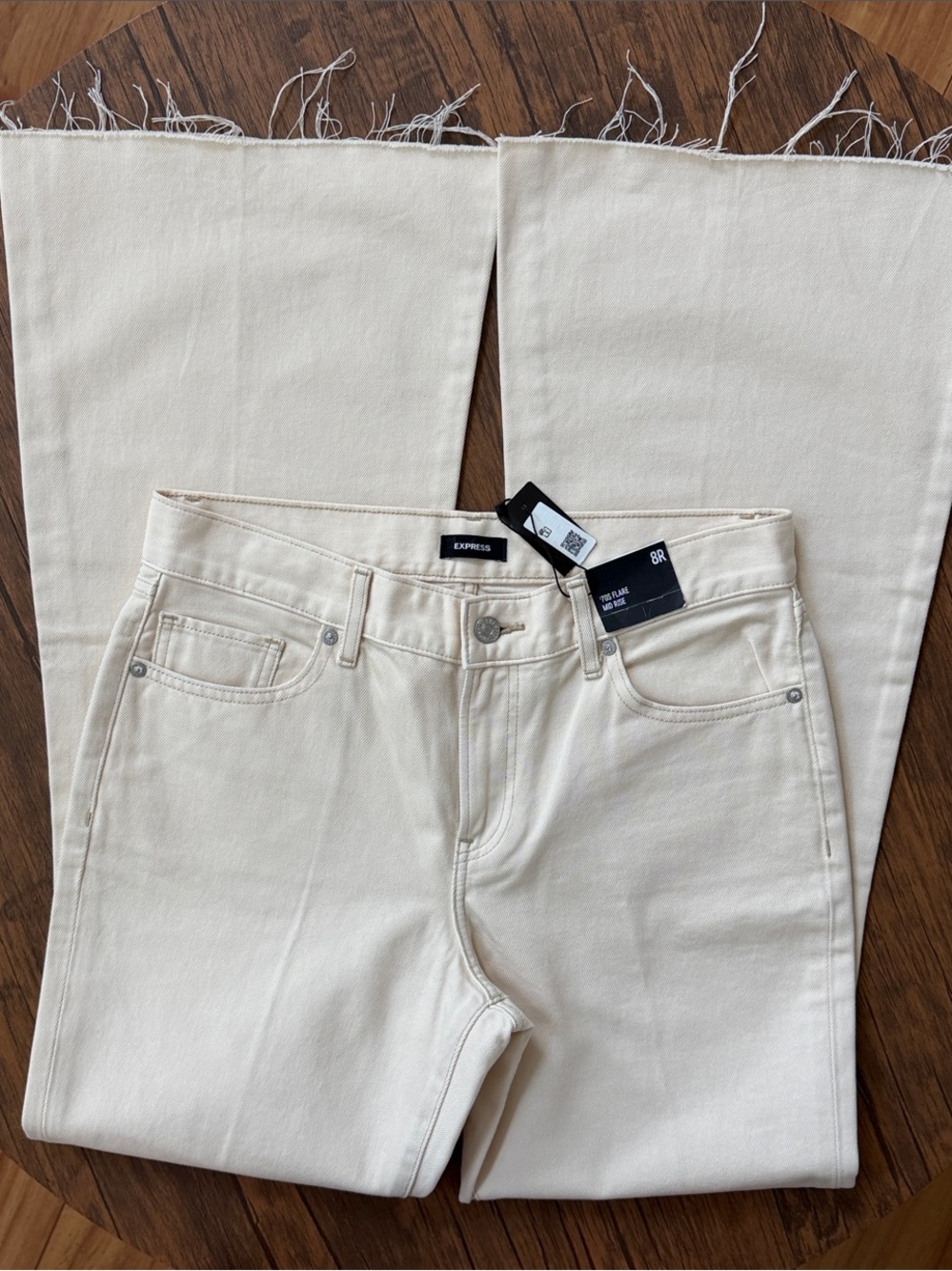 NWT Express ’70s Flare Jeans 8R Cream Ecru Raw Hem Mid Rise